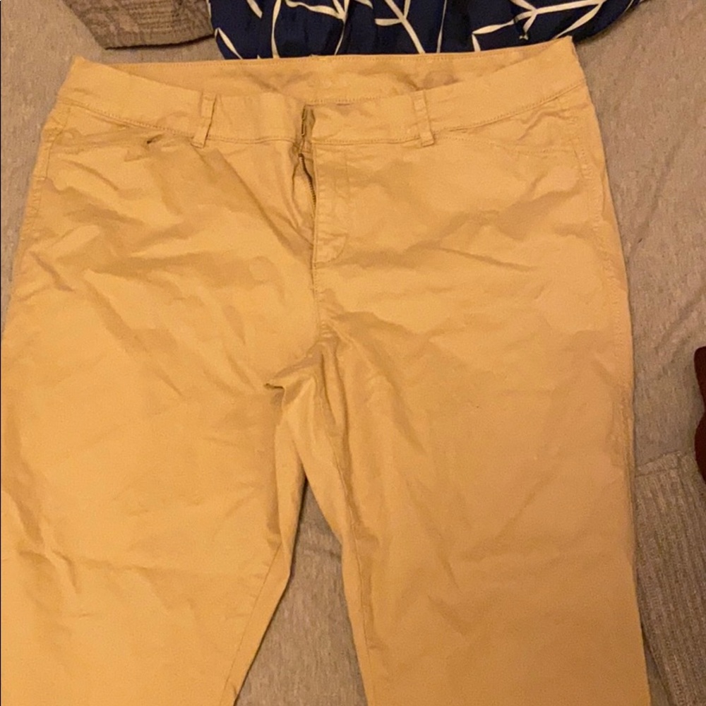 Old Navy Pixie Mid-Rise